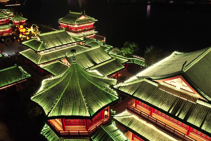 天黑景區(qū)變“空城”？亮化工程讓夜晚秒變“活力街區(qū)”！